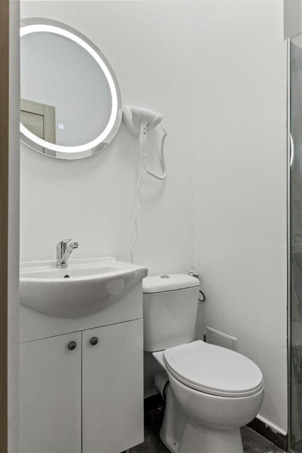 Selari Chambre Boekarest Buitenkant foto
