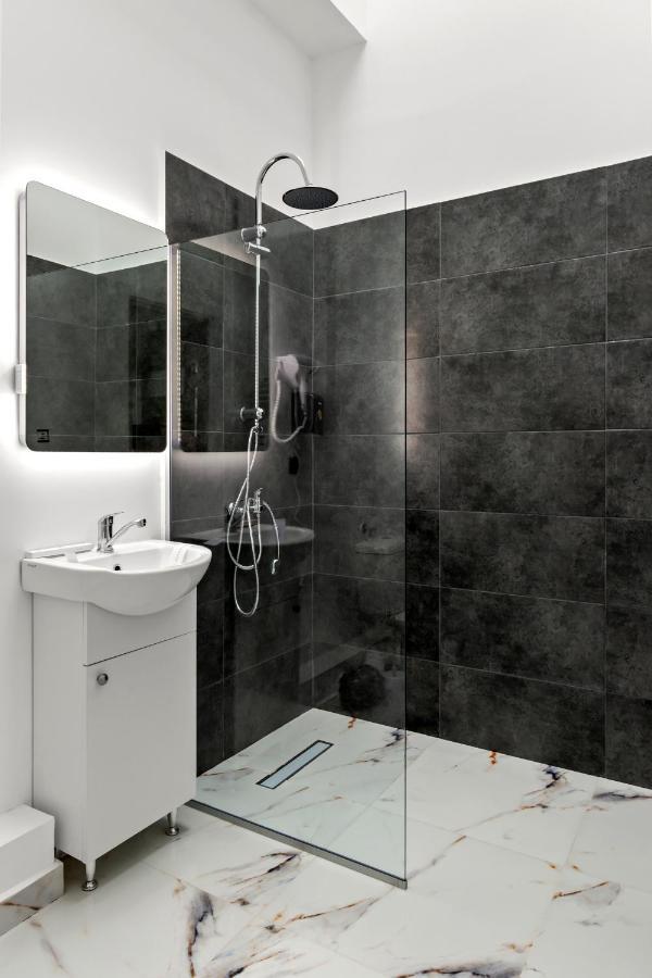 Selari Chambre Boekarest Buitenkant foto