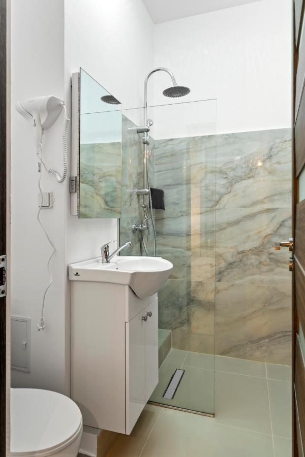 Selari Chambre Boekarest Buitenkant foto